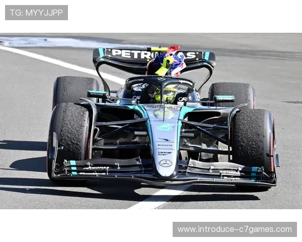 F1赛季精彩纷呈 红牛车队再创辉煌 刘易斯汉密尔顿追逐第八冠梦想