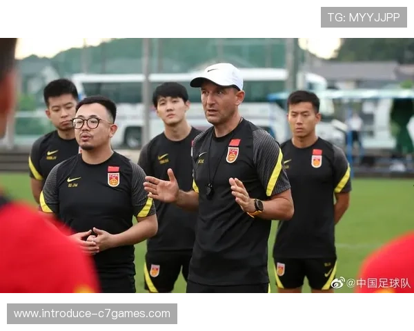 中国足球队备战世界杯预选赛集训全面启动 球员状态备受关注