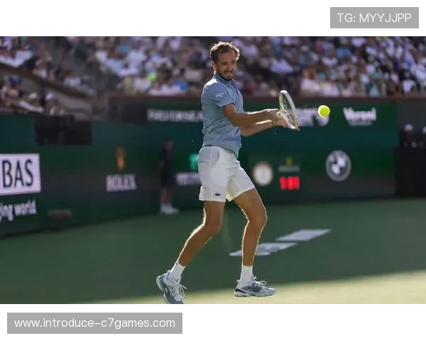 网球巨星争夺战：新生代选手挑战传统强者引爆赛场热议