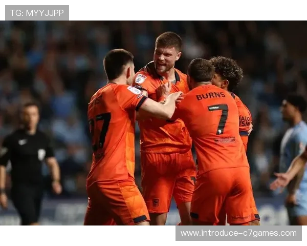 伊普斯维奇俱乐部宣布签约新球员加强阵容备战新赛季